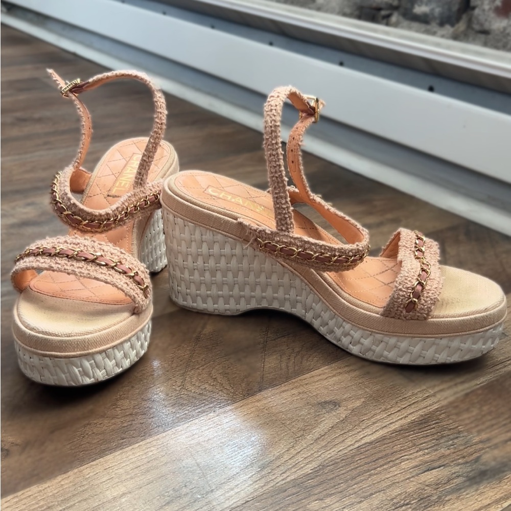 CHANEL Peach and Cream wedges - Picture 3 of 5